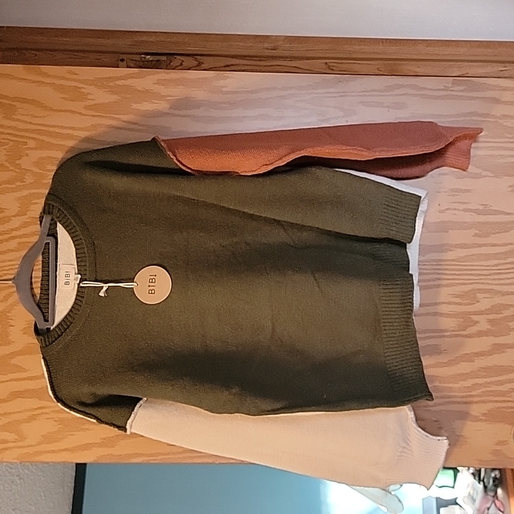 Block sweater. Small Size  only 1 left No Xl - Picture 2 of 3